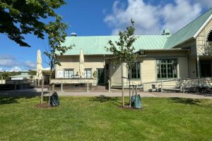 Sa-har-bokar-du-ditt-dromrum-pa-hotell-i-Varberg
